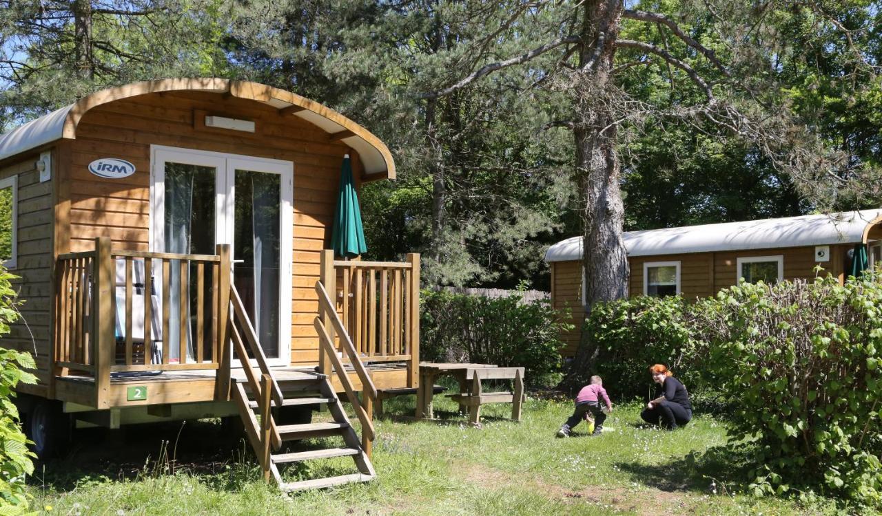 Camping Le Nid Du Parc Villars-les-Dombes Exterior foto