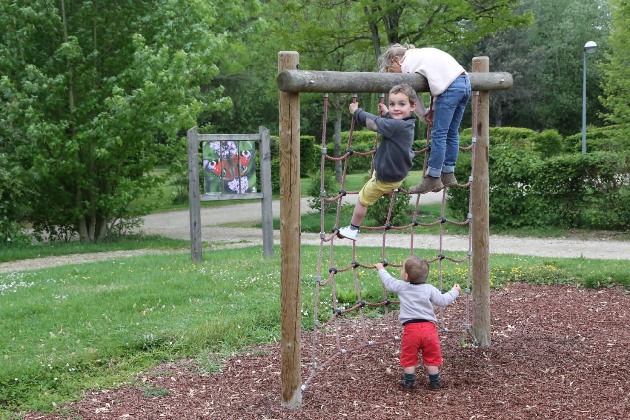 Camping Le Nid Du Parc Villars-les-Dombes Exterior foto