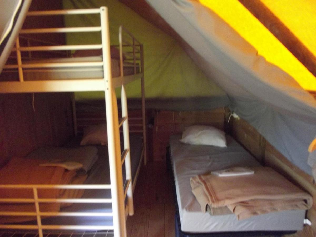 Camping Le Nid Du Parc Villars-les-Dombes Exterior foto