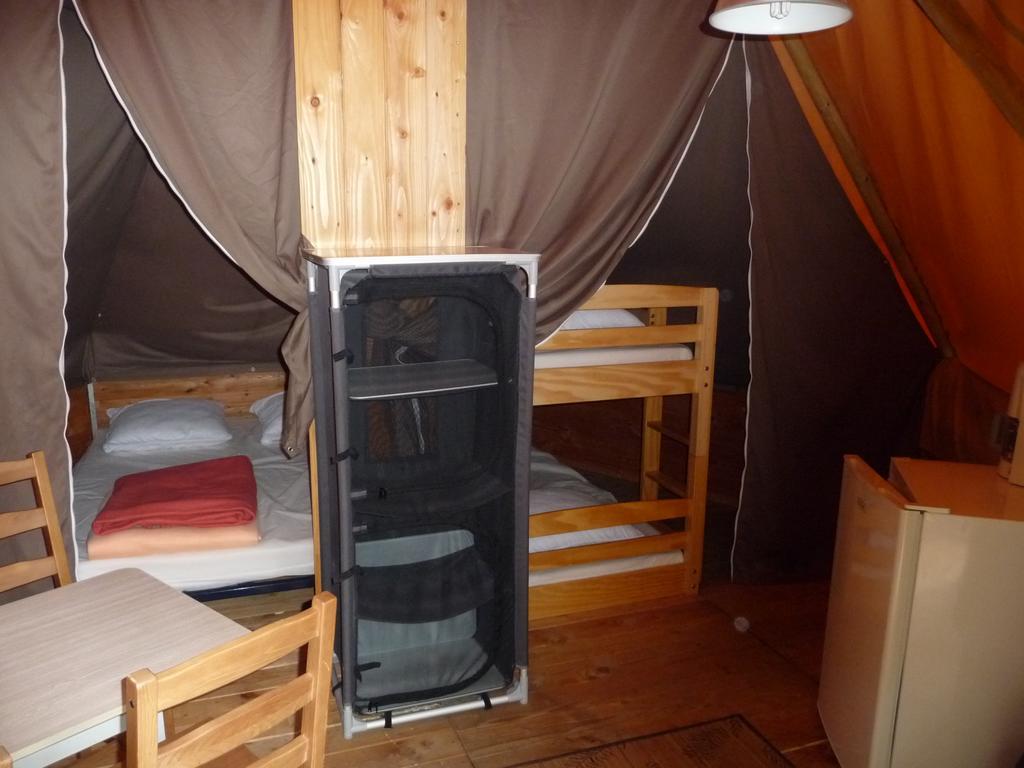 Camping Le Nid Du Parc Villars-les-Dombes Exterior foto